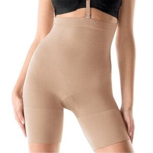 NWT Spanx Slim Cognito Seamless Mid-Thigh Bodysuit nude nude. Medium
